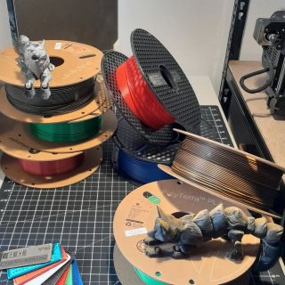 🎨 Filament s kterým právě tisknu. Filament = struna ze které se pomocí 3D tiskárny vyrábí 3D objekt. #filament #3dtisk...